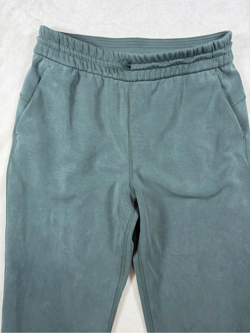 Women’s Lululemon Size 8 Softstreme High-Rise Straight-Leg Cropped Pant